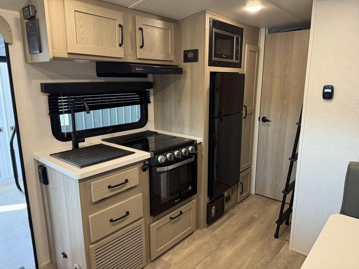 Used 2024 Forest River Flagstaff E-Pro E20BHS