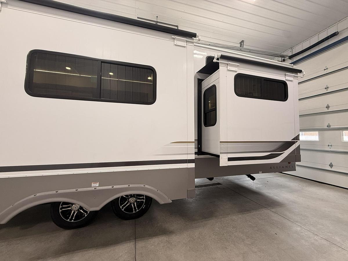 2026 Alliance RV Paradigm Fifth Wheel 395DS
