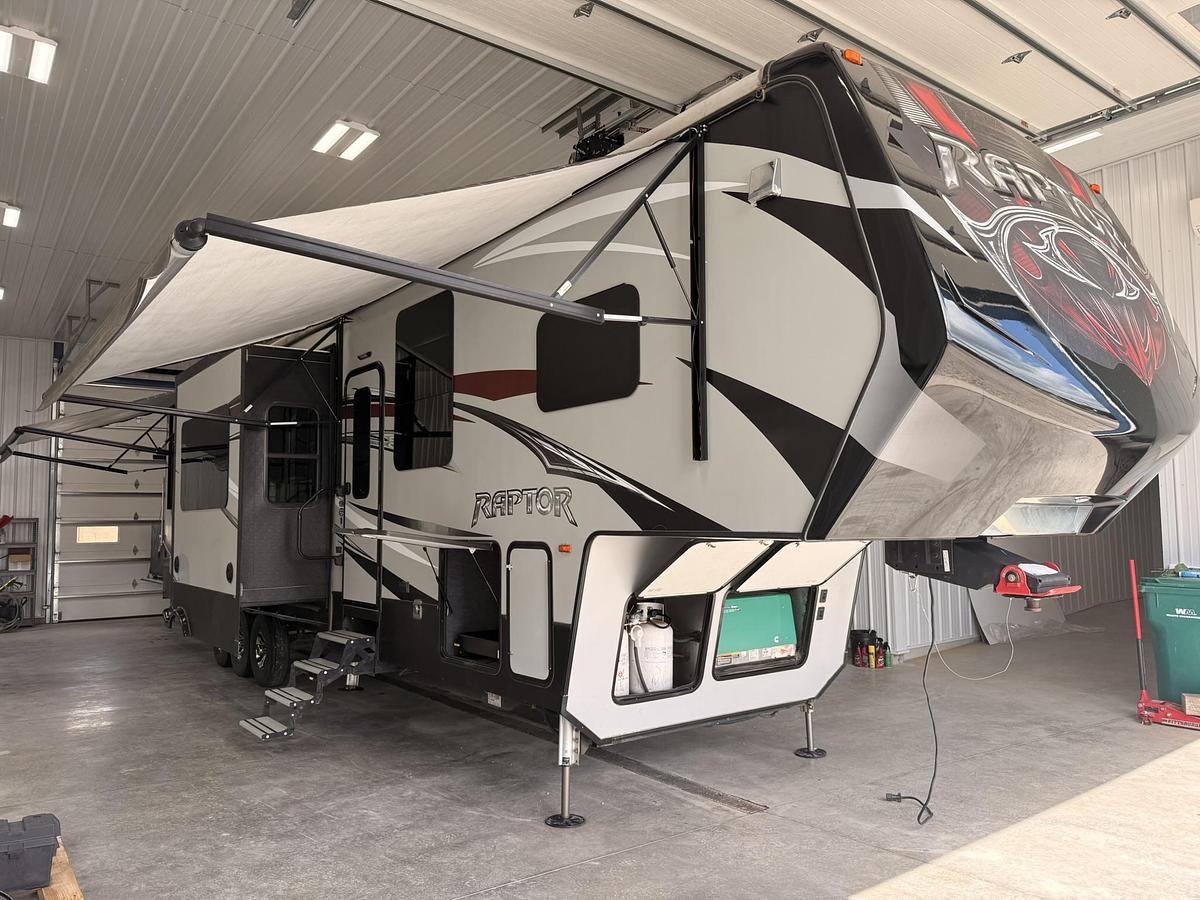 Used 2017 Keystone Raptor 412TS