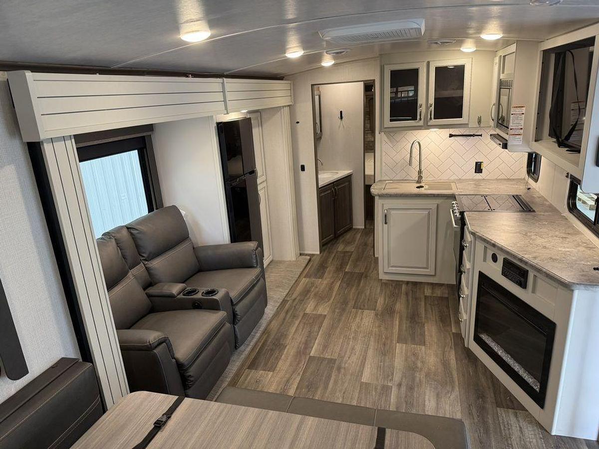 Used 2023 Keystone RV Cougar Half-Ton 30BHS