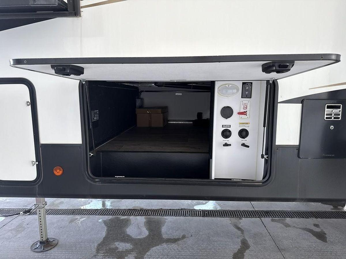 Used 2022 Dutchmen Astoria 1500 2503REF