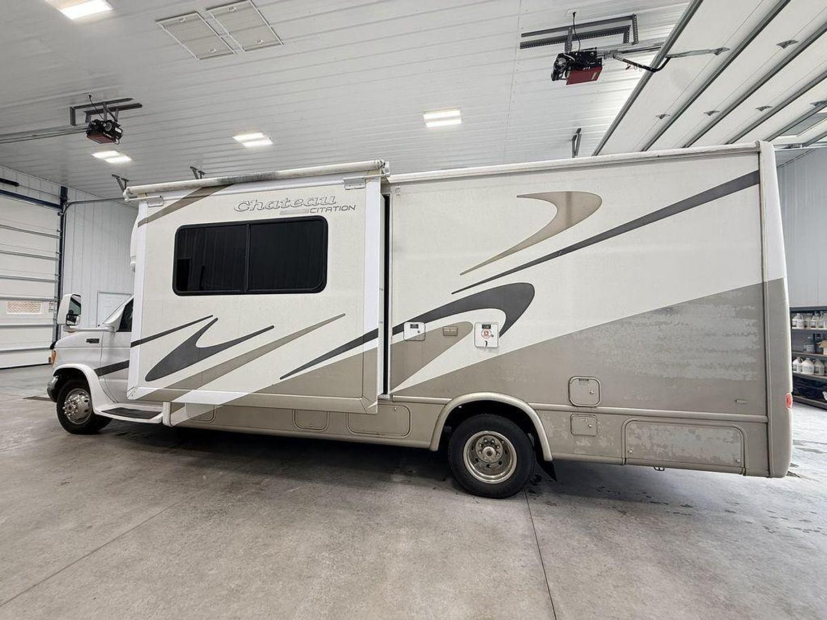Used 2005 Ford Chateau