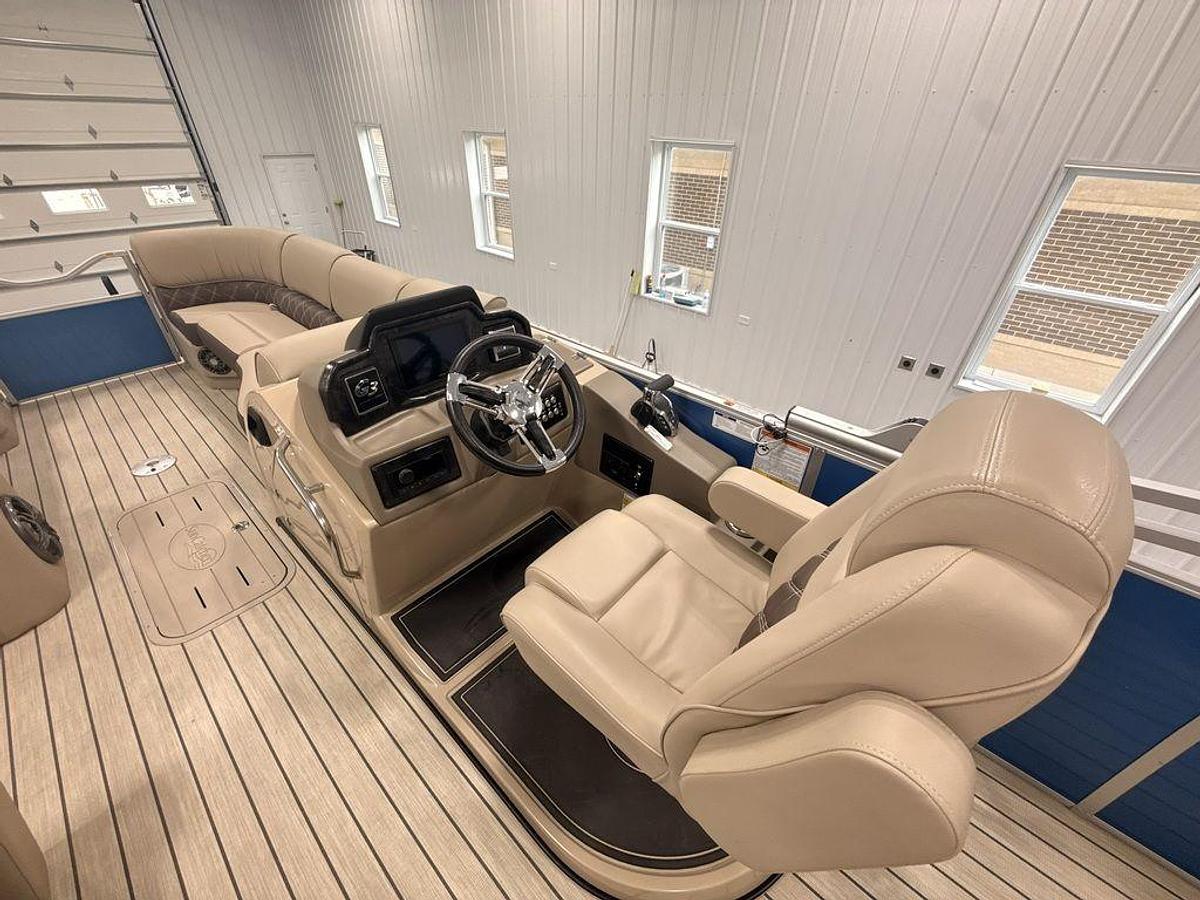 2024 SunCatcher Elite 326SE
