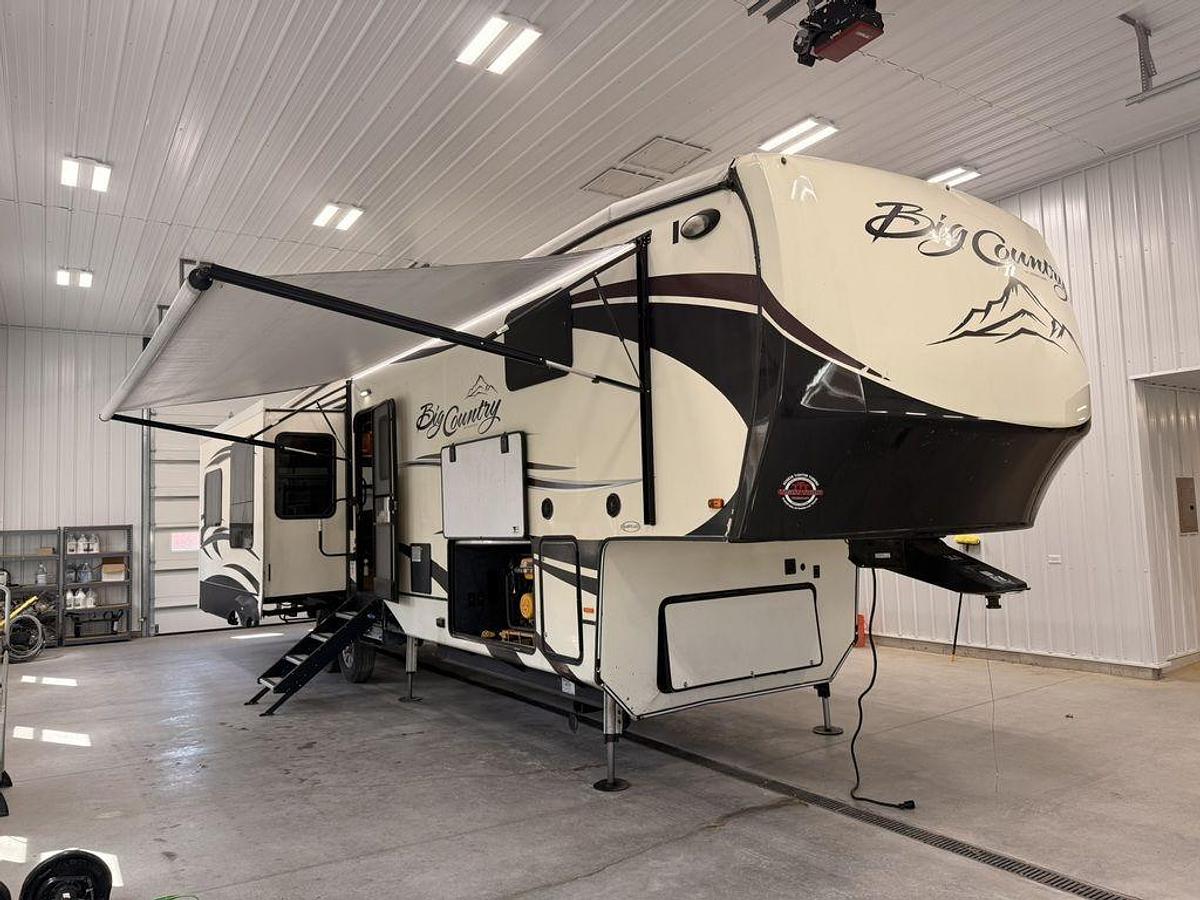 Used 2017 Heartland M-3560SS