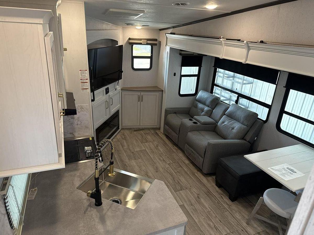 Used 2022 Dutchmen Astoria 1500 2503REF
