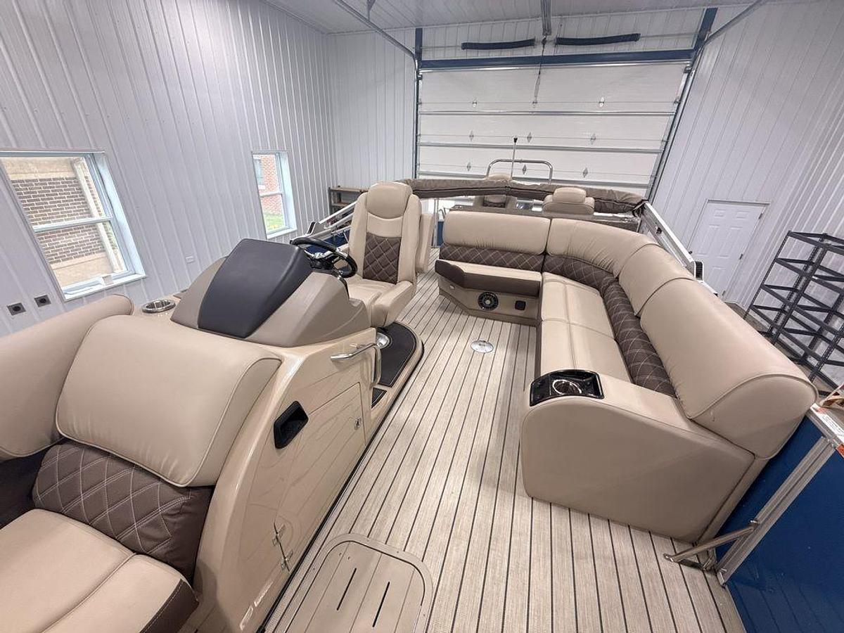 2024 SunCatcher Elite 326SE