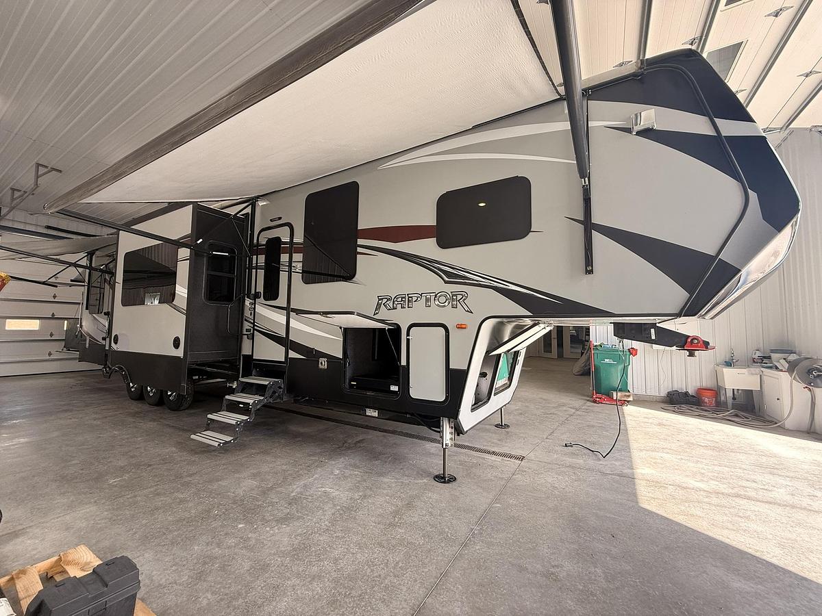 Used 2017 Keystone Raptor 412TS