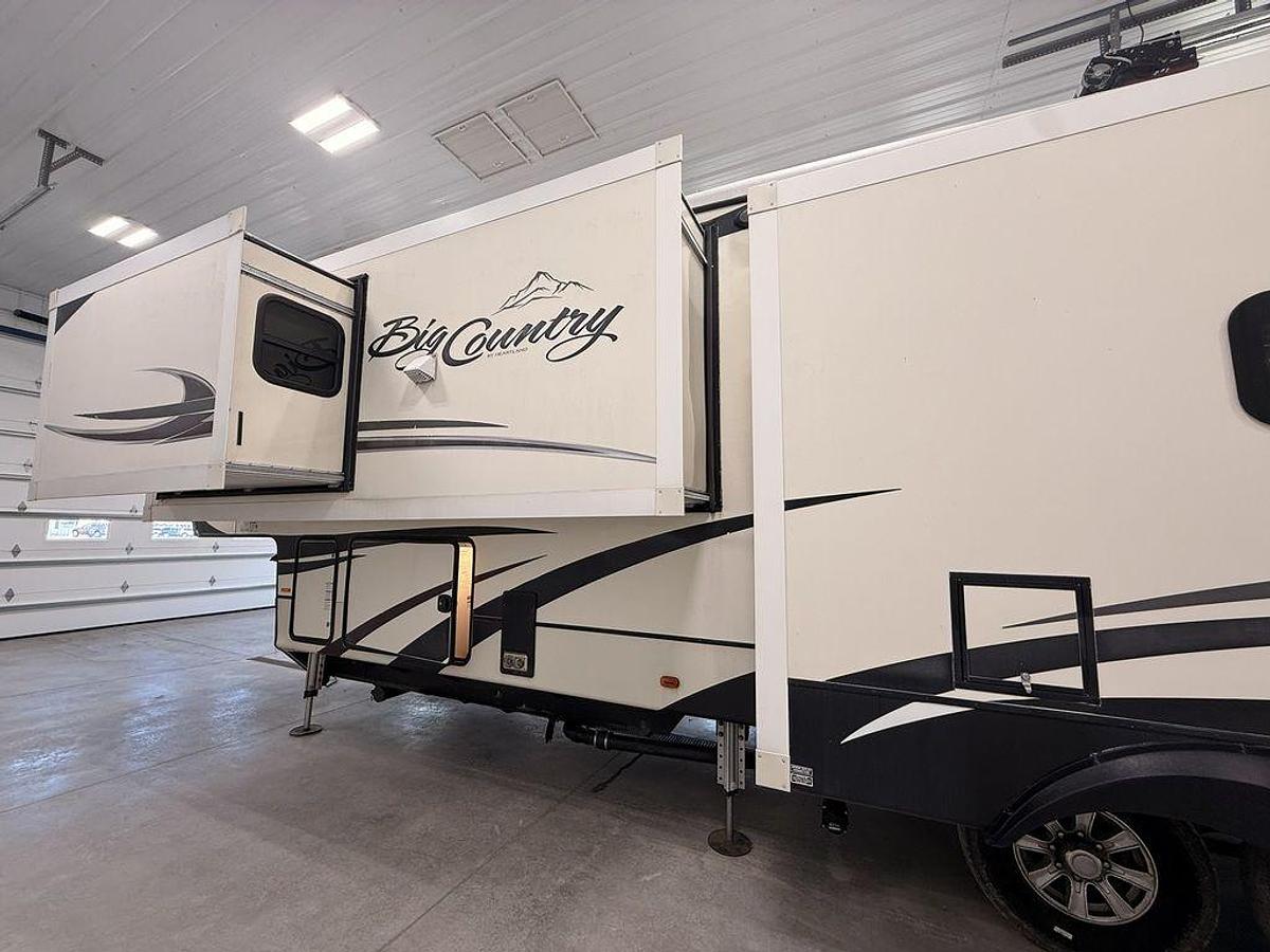 Used 2017 Heartland M-3560SS