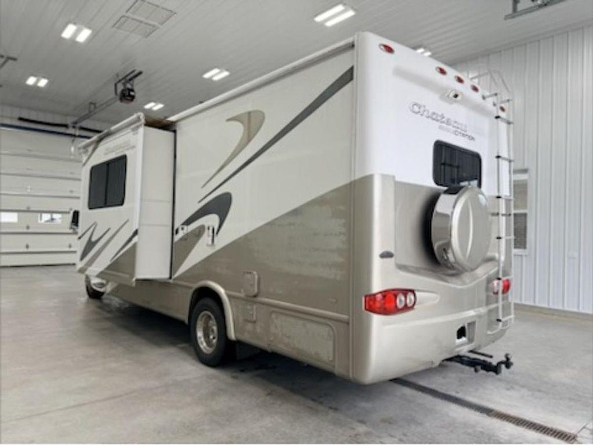 Used 2005 Ford Chateau