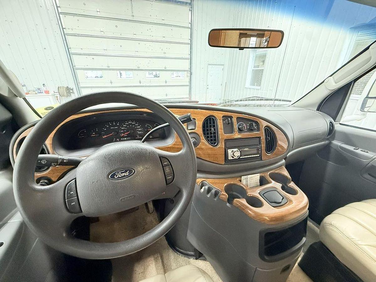Used 2005 Ford Chateau