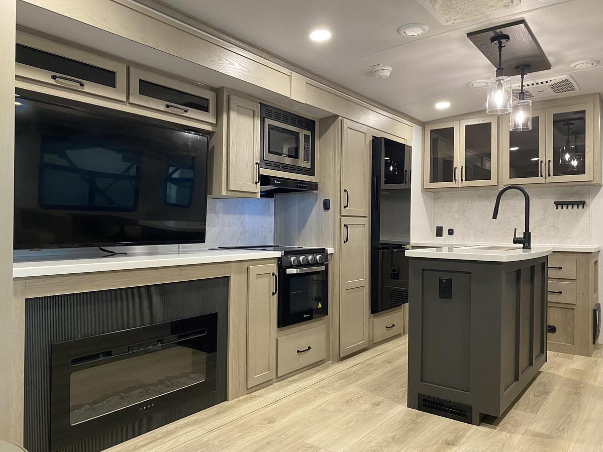 Used 2025 Forest River Rockwood Signature 8337RL