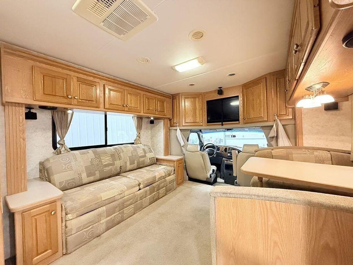 Used 2005 Ford Chateau