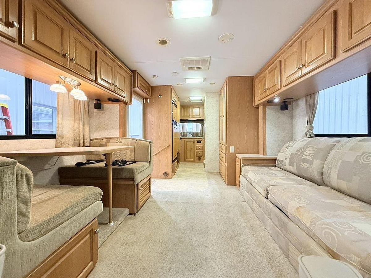 Used 2005 Ford Chateau