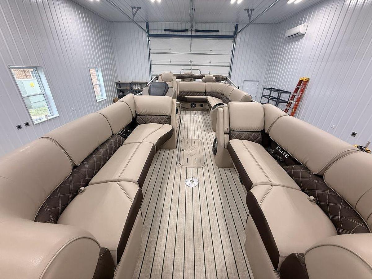 2024 SunCatcher Elite 326SE