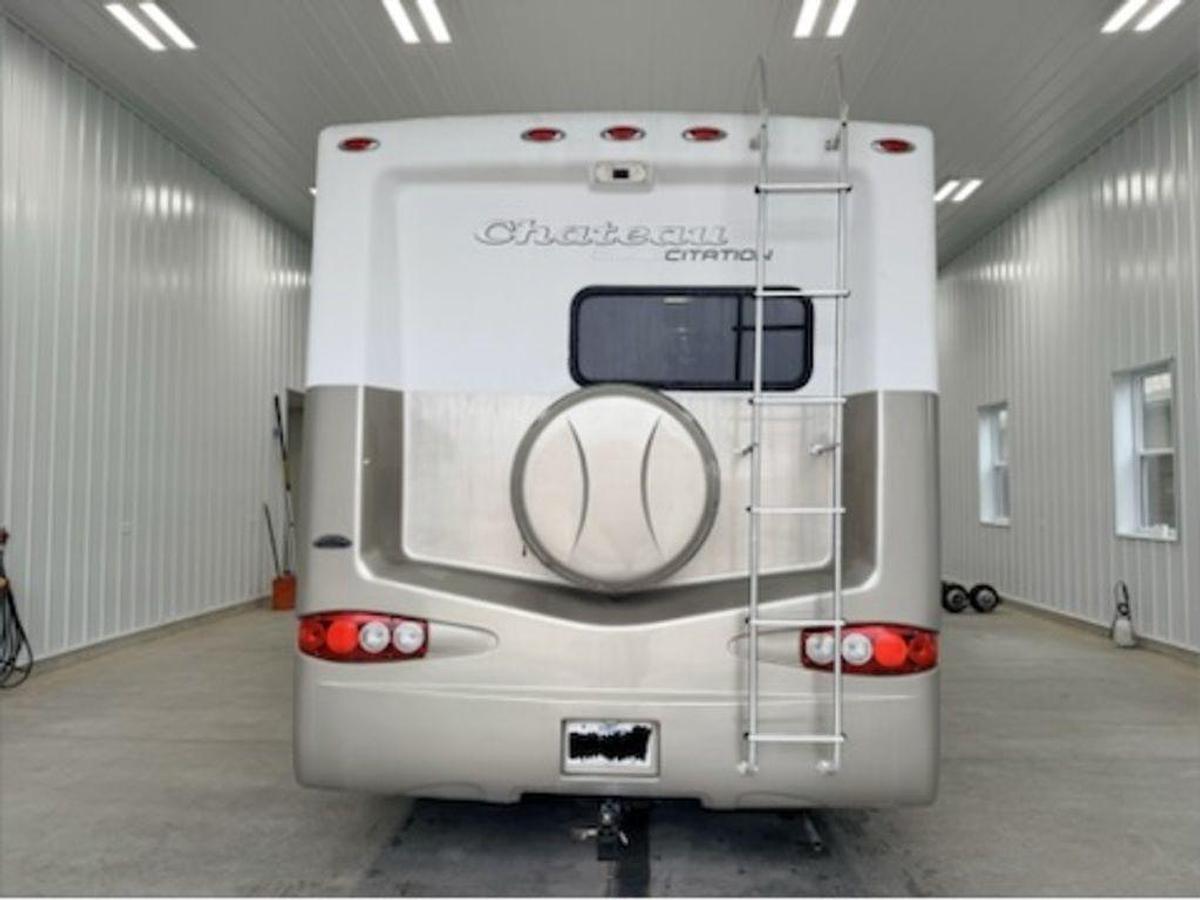 Used 2005 Ford Chateau