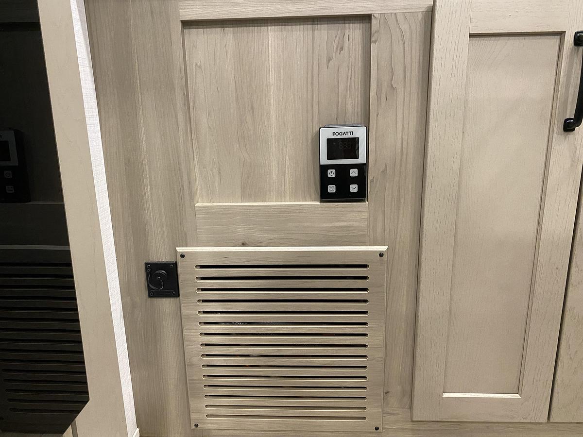 Used 2025 Forest River Rockwood Signature 8337RL