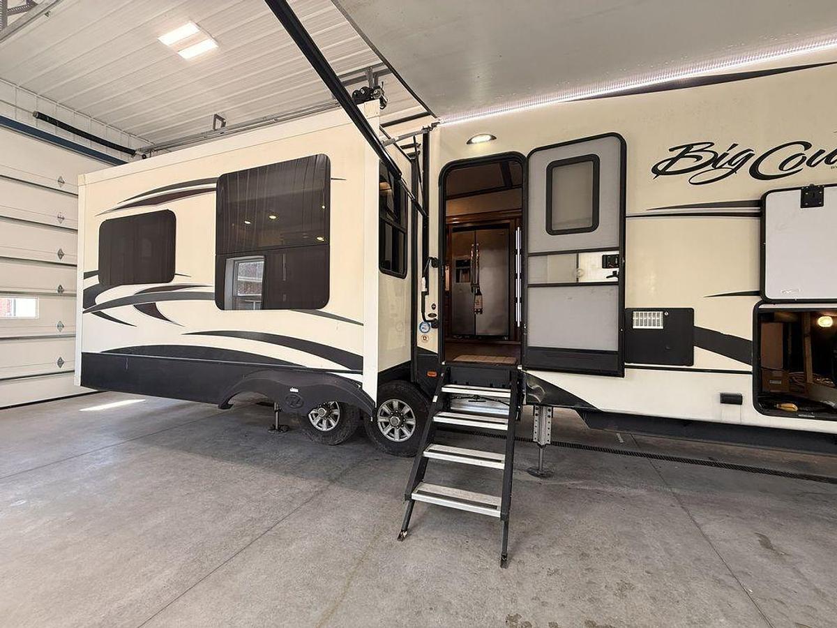 Used 2017 Heartland M-3560SS