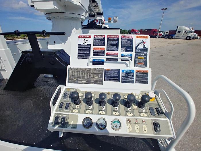 Used 2009 Ford F750 Utility Altec DM47-TR Digger Derrick