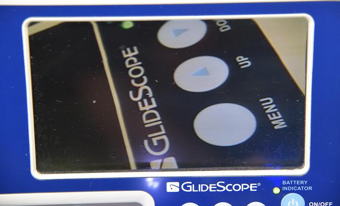 VERATHON GLIDESCOPE 0231-0003 GVL WITH MONITOR, ADULT 3-4 BATON 0570-0185 AND POWER CABLE