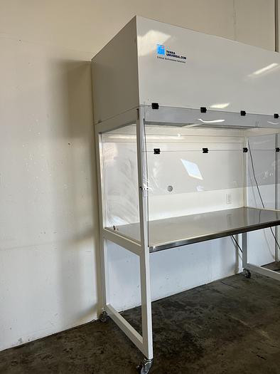 Used Terra Universal 2001-69 ValuLine Vertical 30" x 36" x 73" Laminar Flow Station