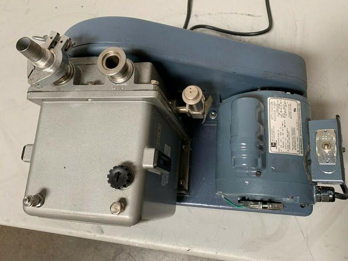 Used Welch 1402N-01 DuoSeal Rotary Vane Vacuum Pump