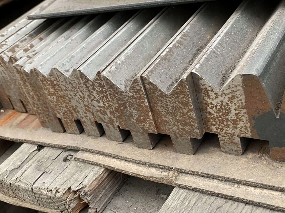 Used Amada HFE 1303 L - Hydraulic press - 2004