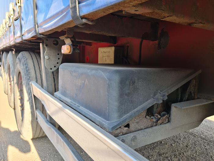 Used 2006 Pacton T3-011 Curtainside / SAF Disc / Air suspension / D-Hollandia 2000kg /  385-65R22.5