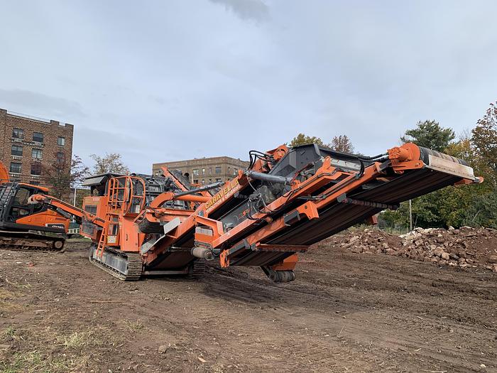 Used Mobile Tracked complete demolition crusher