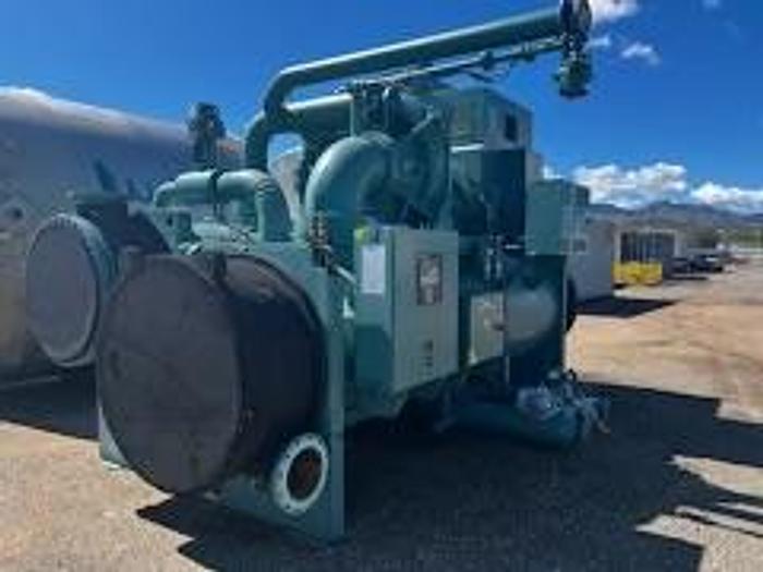 Used 800 Ton York Chiller Compound YK Heat Pump Chiller Model YKKRKPH9H0