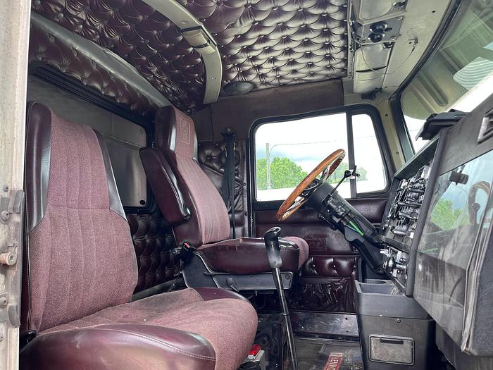 Used 05 Kenworth W900 5598