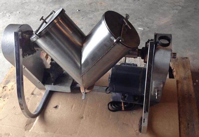 Used 8 QUART PATTERSON KELLEY TWIN SHELL– S/S – LIQUID/SOLIDS BLENDER