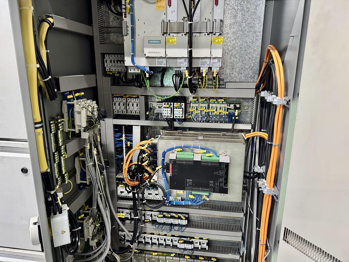 Used DECKEL MAHO DMC70V