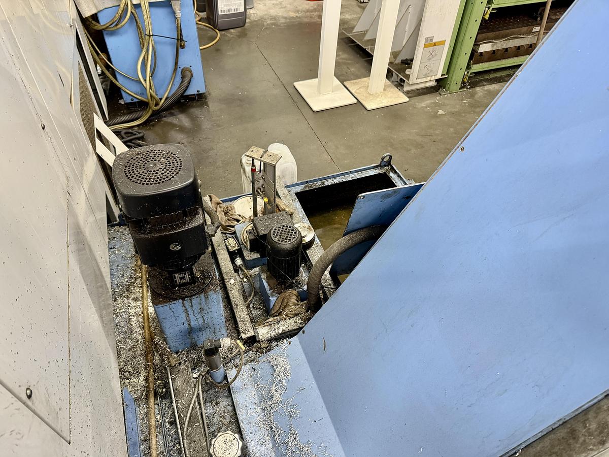 Used 2002 MAZAK VTC300C-II