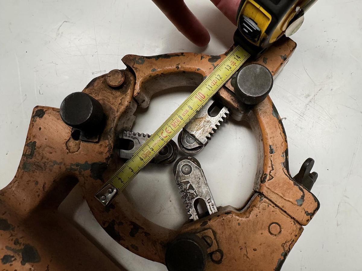 Used 3-point steady for universal grinder