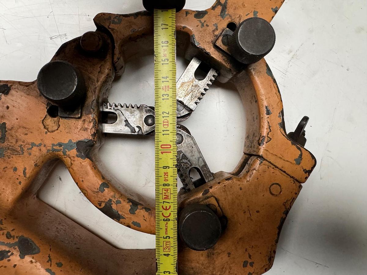 Used 3-point steady for universal grinder