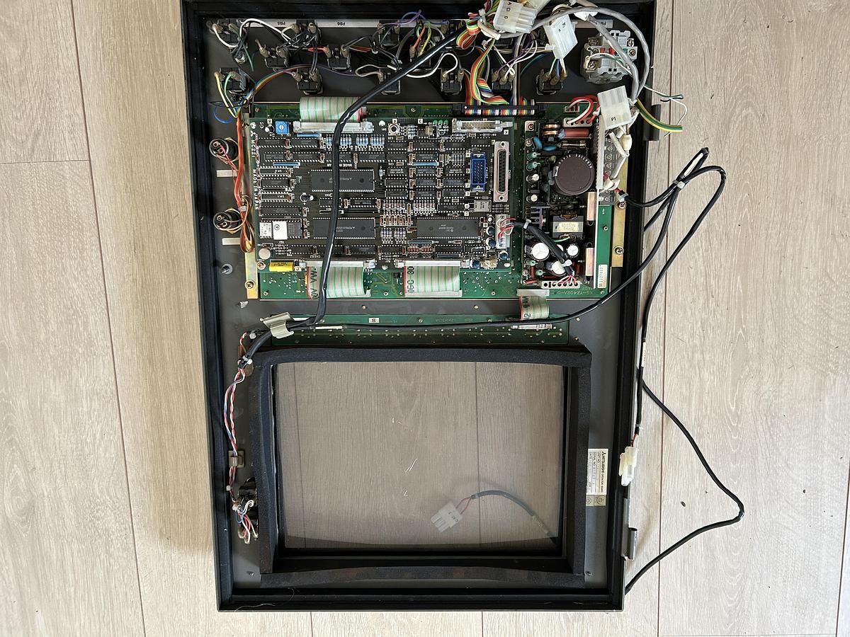 Used MAZATROL M-32 OPERATION BOARD MITSUBISHI YZ441C-3