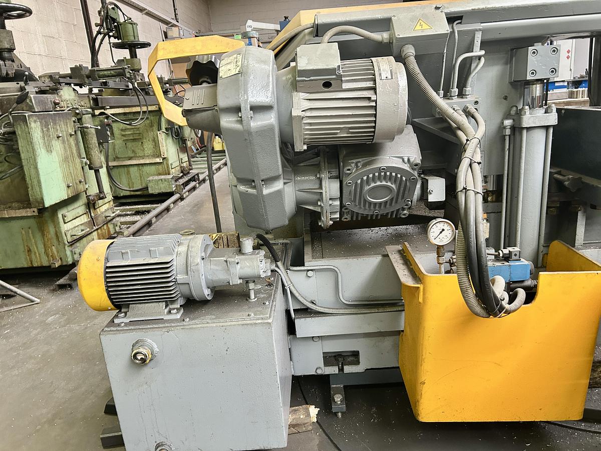 Used BEHRINGER HBP340