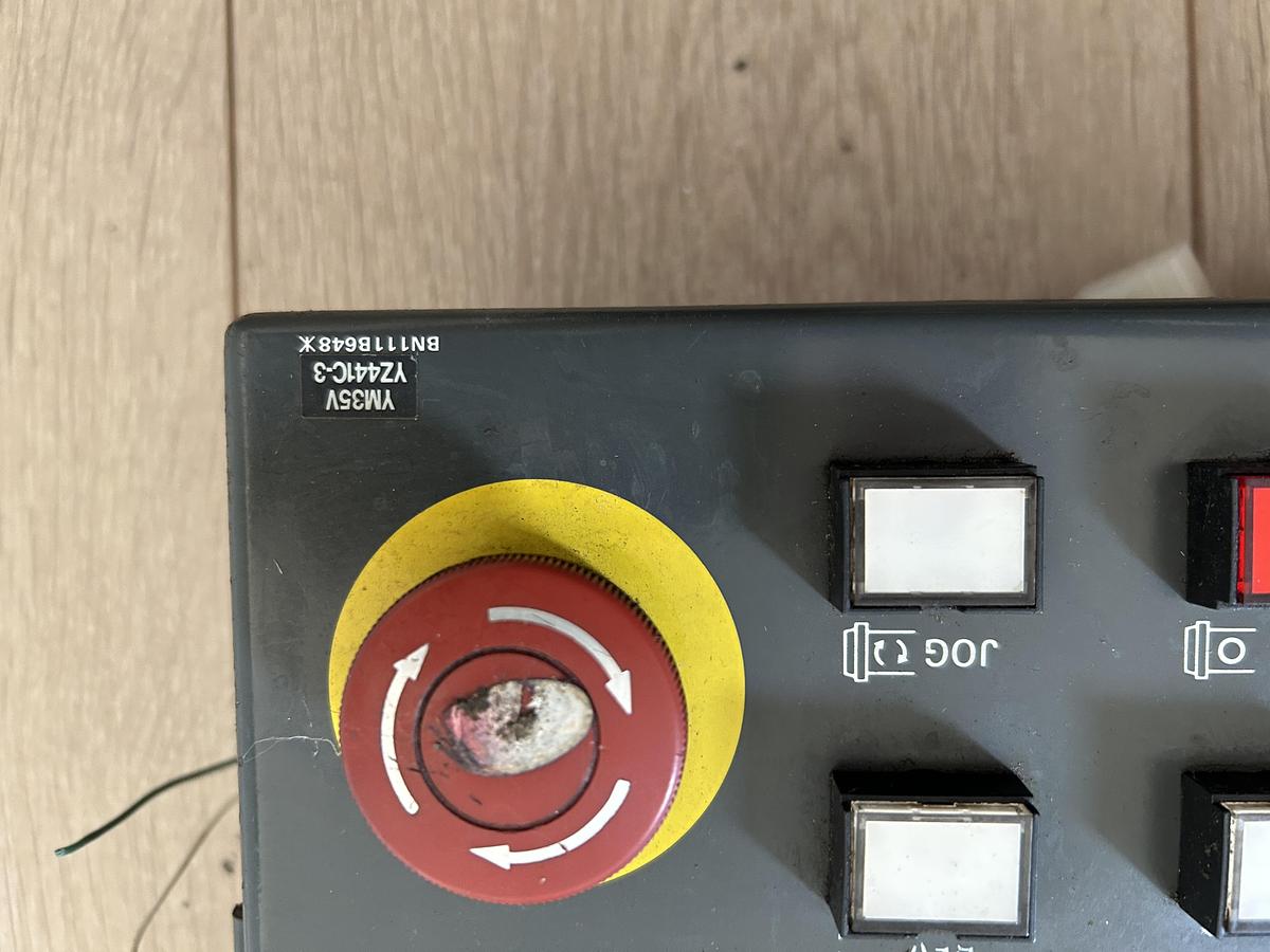 Used MAZATROL M-32 OPERATION BOARD MITSUBISHI YZ441C-3