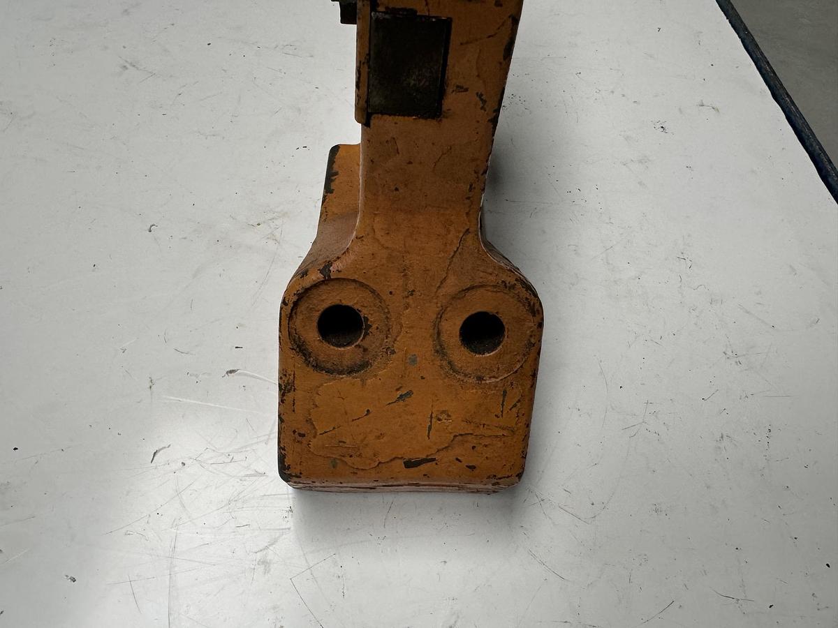 Used 3-point steady for universal grinder