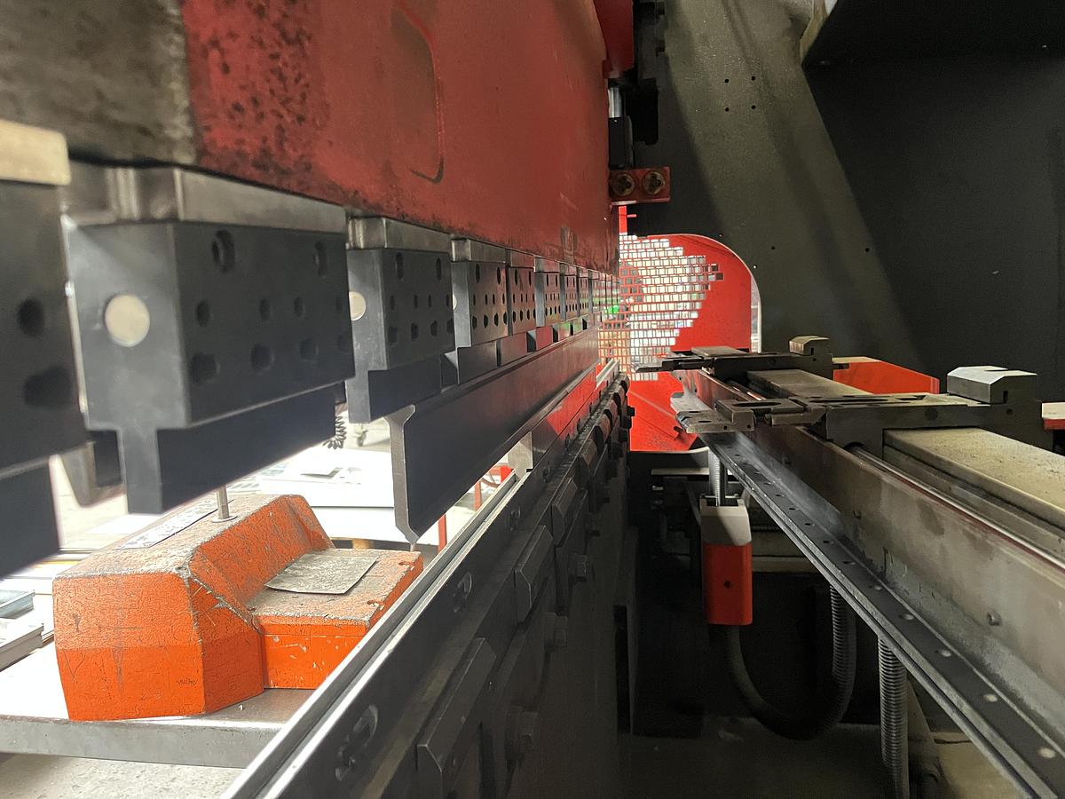 Used 2002 AMADA HFP 80-25S