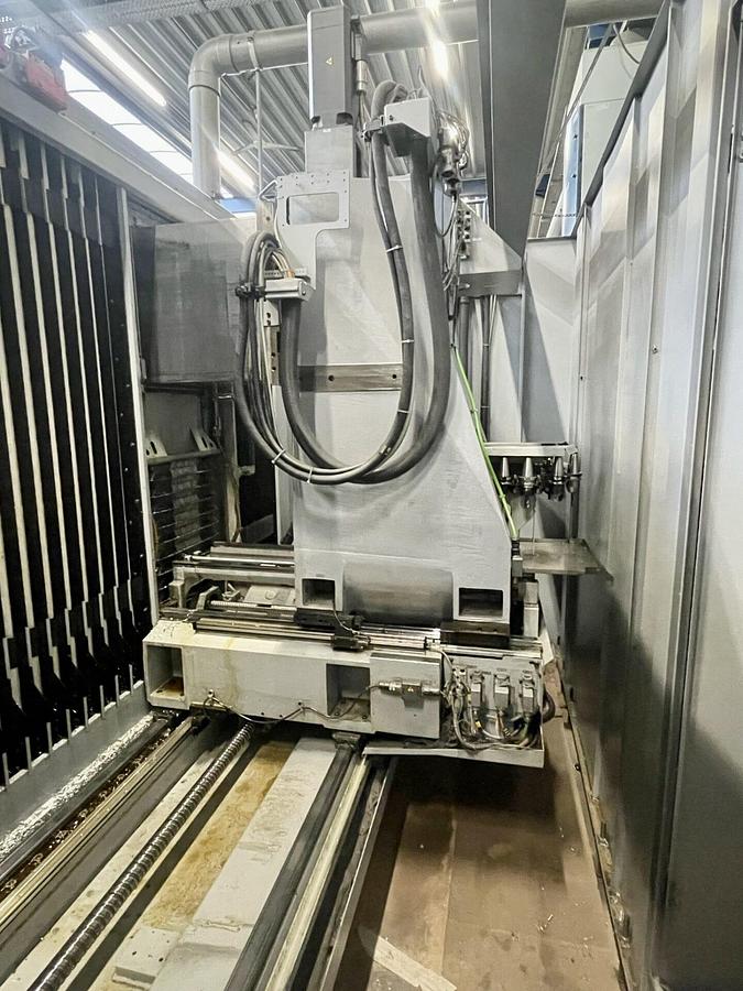 Used 2006 CHIRON MILL2000 CNC Vertical Machining Centre