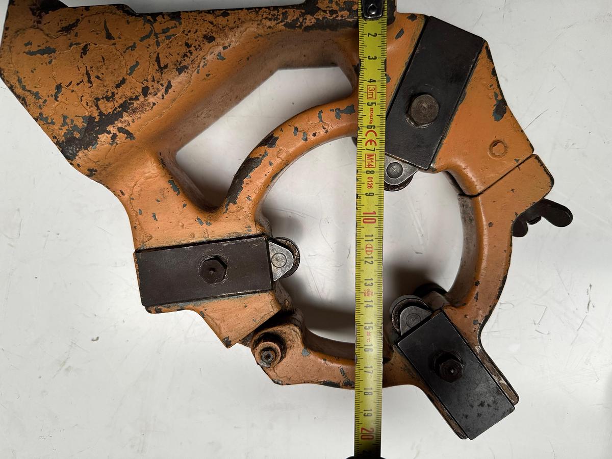 Used 3-point steady for universal grinder