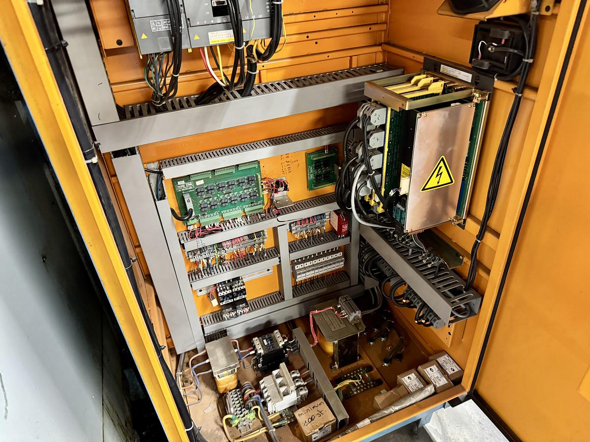 Used 1995 SUPERMAX YCM-VMC-85A