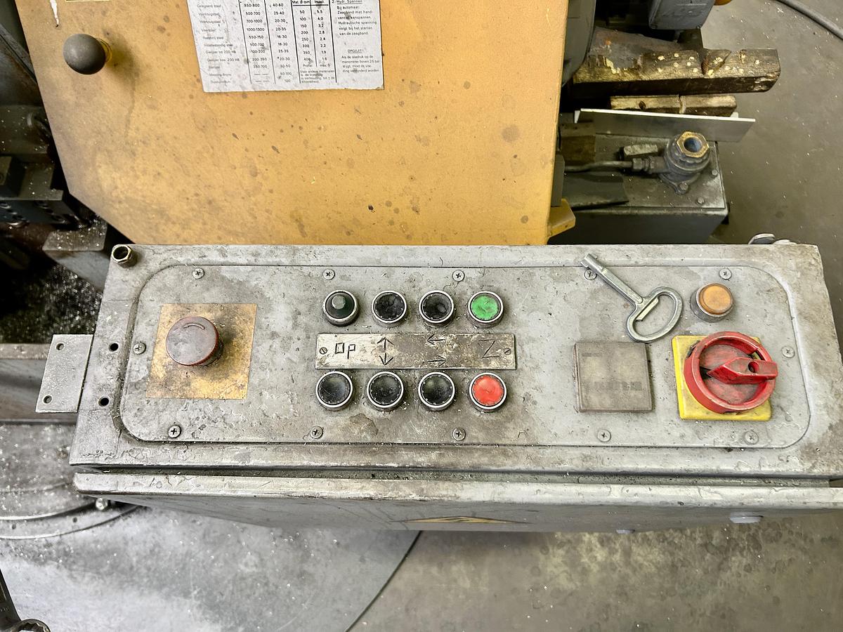 Used BEHRINGER HBP340