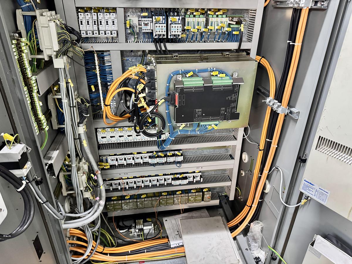 Used DECKEL MAHO DMC70V