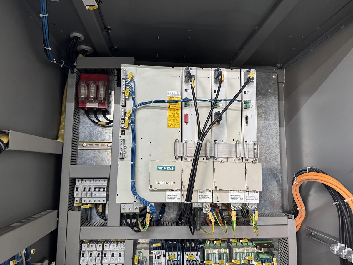 Used DECKEL MAHO DMC70V