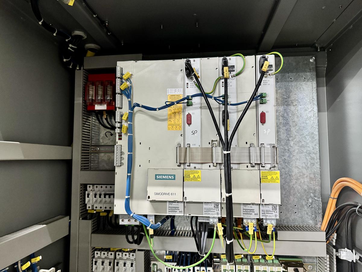 Used DECKEL MAHO DMC70V