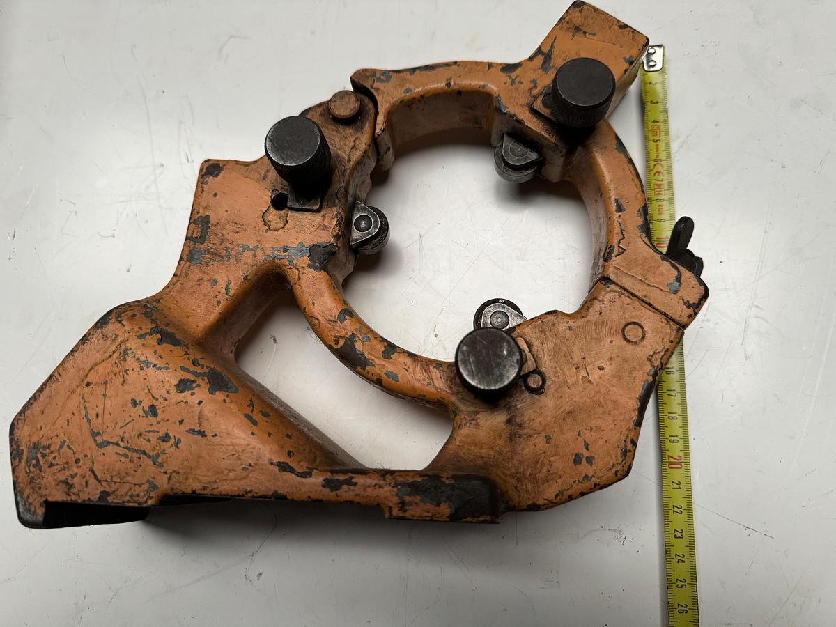 Used 3-point steady for universal grinder