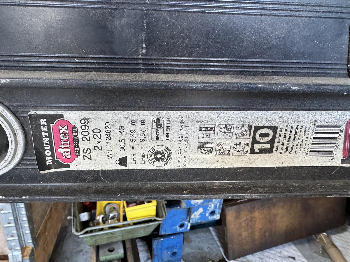 Used ALTREX Ladder S 2099 - 2 X 20