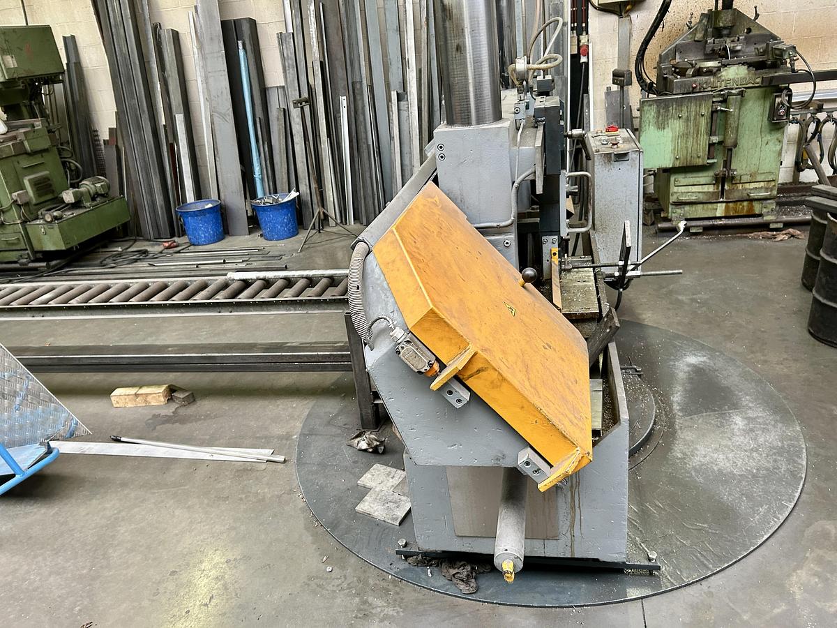 Used BEHRINGER HBP340